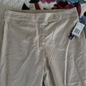 🆕️Briggs New York Womens beige Comfort Waist Capris pants 12P